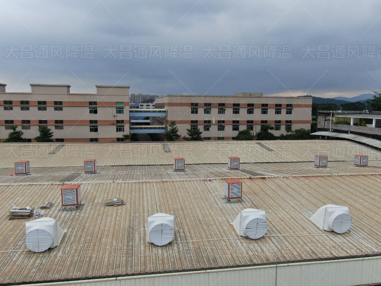 夏季炎熱，大型廠房通風(fēng)降溫設(shè)備怎么選擇呢？