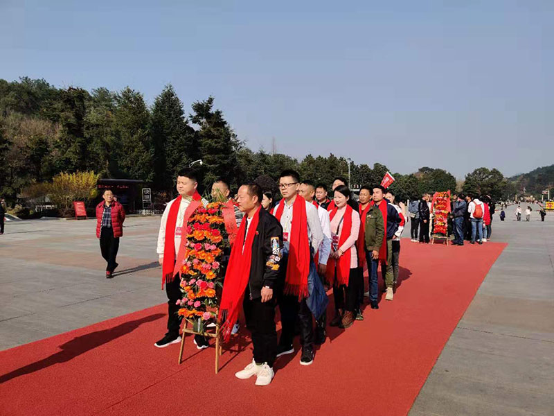 潤東方環(huán)??照{團隊出游 潤東方環(huán)??照{團隊出游